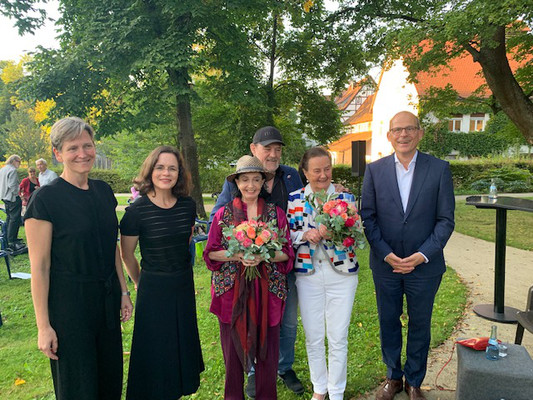 Almut Cobet, Bürgermeisterin Stadt Göppingen, Dr. Melanie Ardjah, Marcia Haydée, ihr Ehemann, Gundel Kilian und Dr. Hariolf Teufel Almut Cobet, Bürgermeisterin Stadt Göppingen, Dr. Melanie Ardjah, Marcia Haydée, ihr Ehemann, Gundel Kilian und Dr. Hariolf Teufel